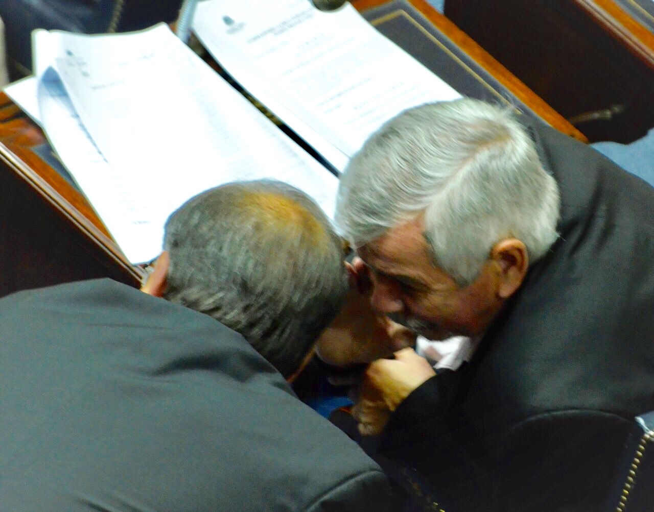 Aprobaron leyes de impuestos y Pymes acordadas entre Gildo y Macri