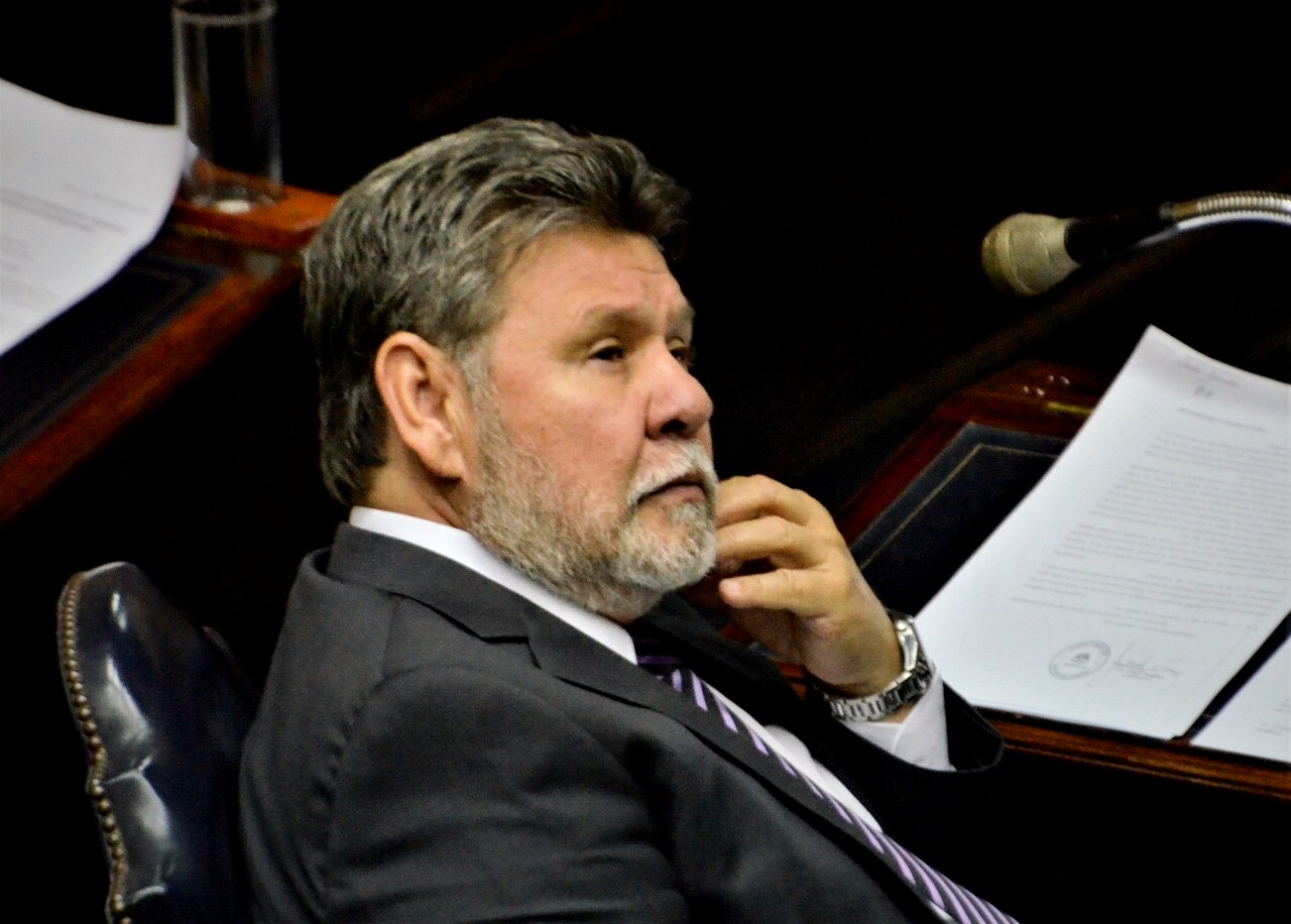 Aprobaron leyes de impuestos y Pymes acordadas entre Gildo y Macri