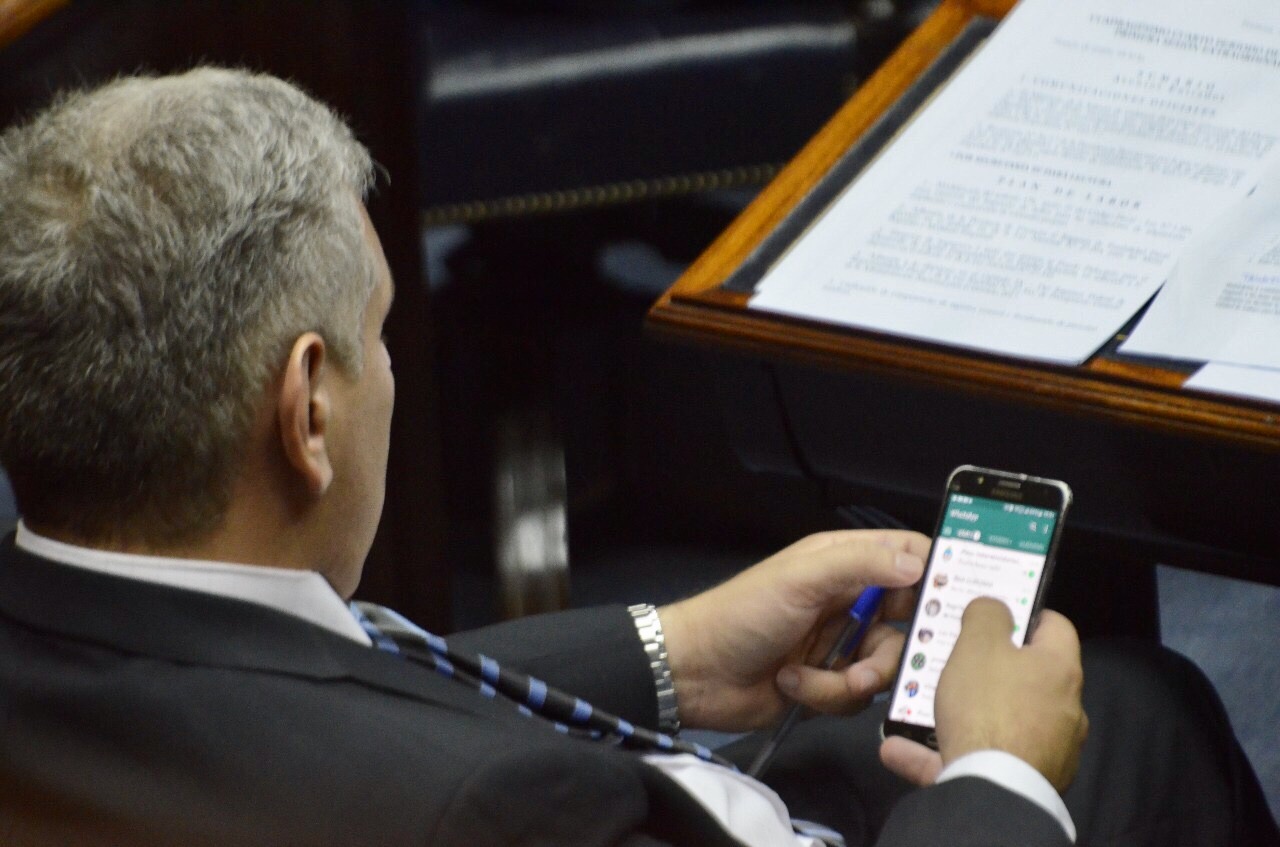 Aprobaron leyes de impuestos y Pymes acordadas entre Gildo y Macri