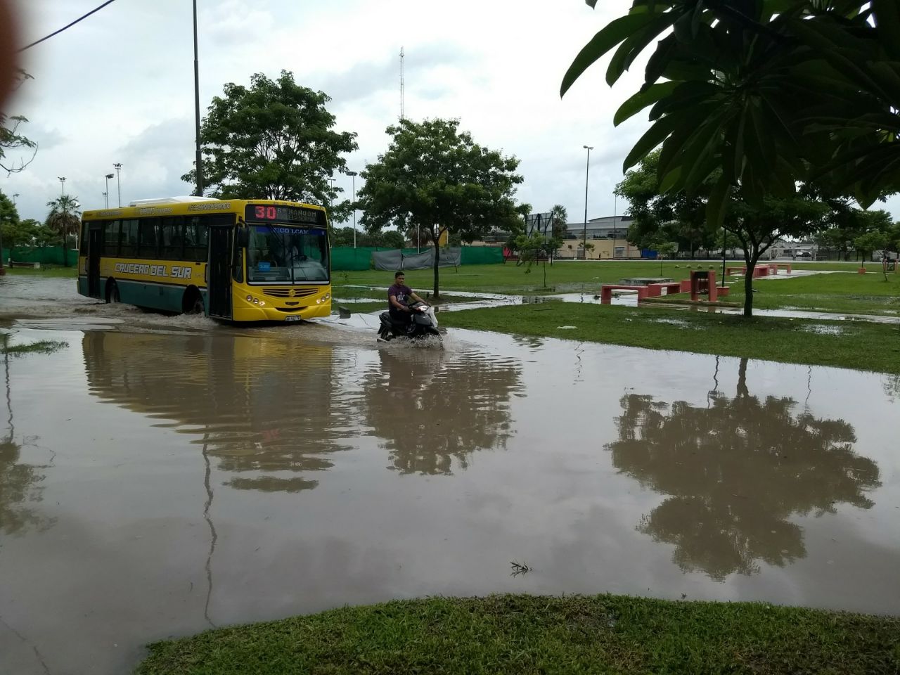 Lento escurrimiento de las aguas por las intensas lluvias