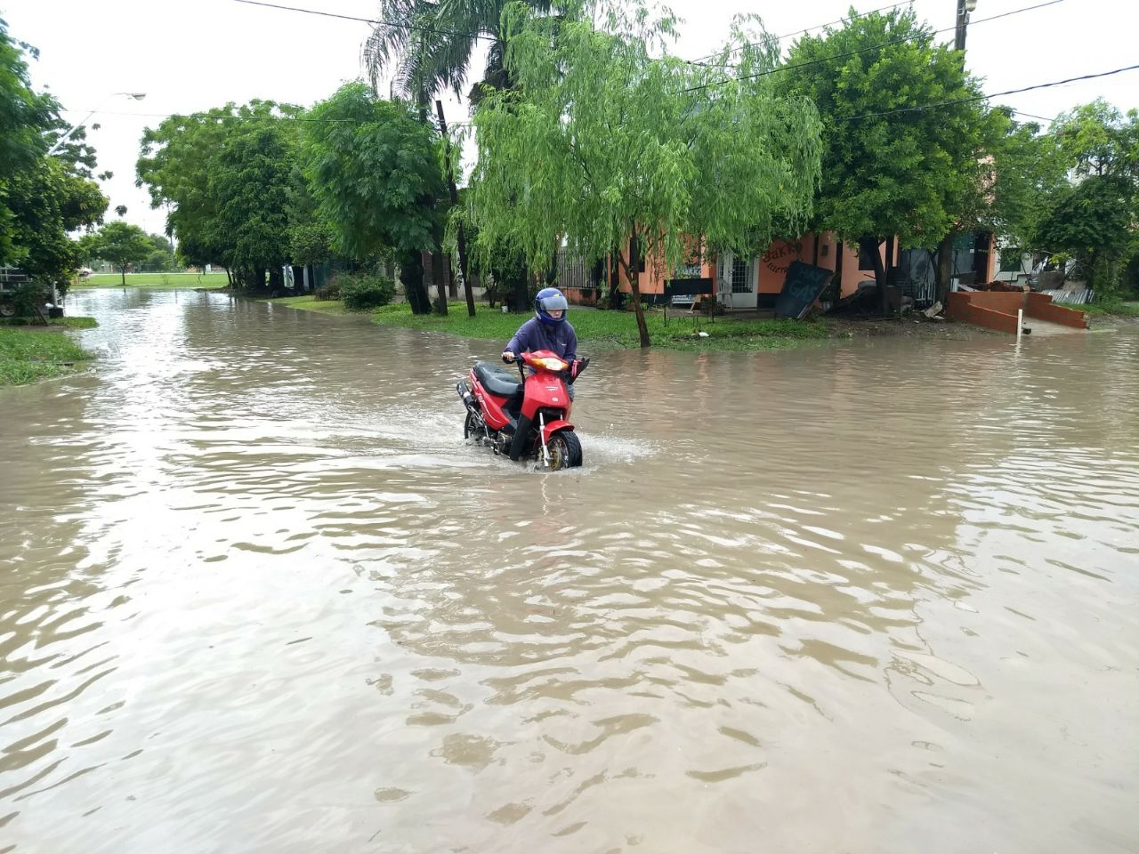 Lento escurrimiento de las aguas por las intensas lluvias