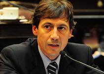 Municipales invitan a manifestarse a la casa de Naidenoff por las tarifas de luz