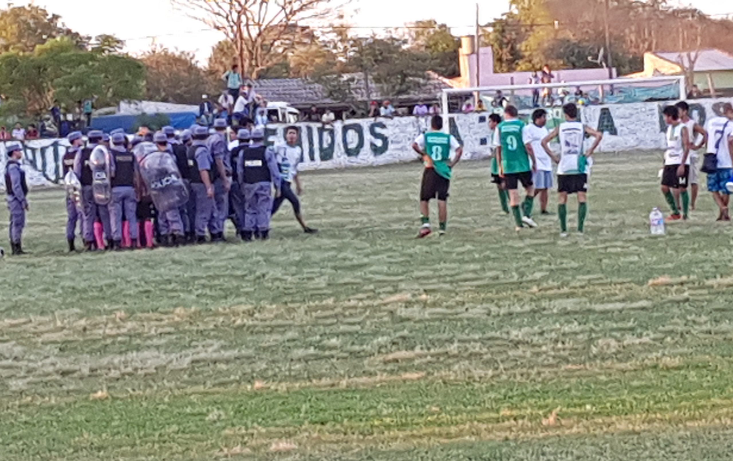 Villa 213: batalla campal en un partido del fútbol