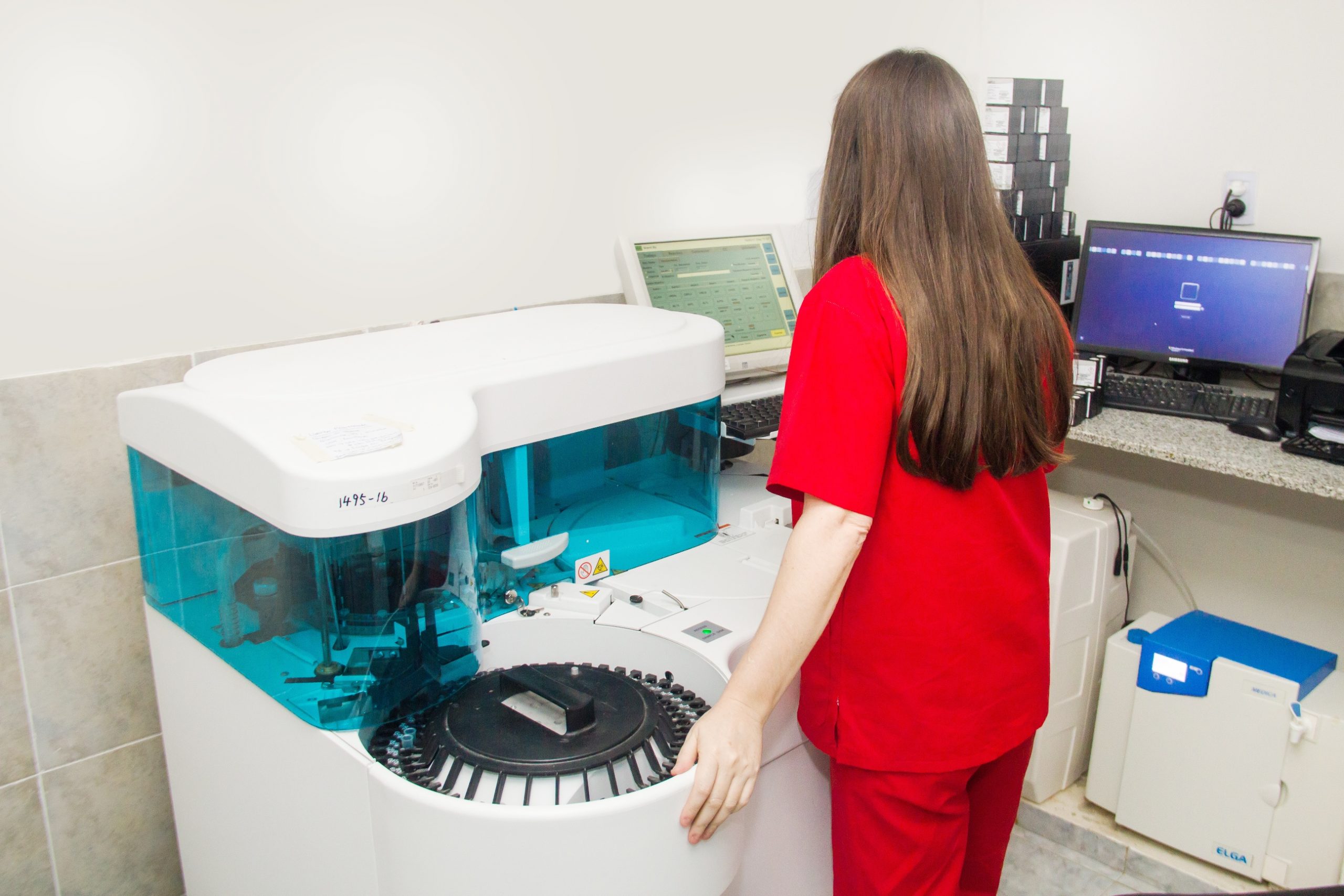 DÉCIMA saludó a los BIOQUÍMICOS que mañana celebran su día