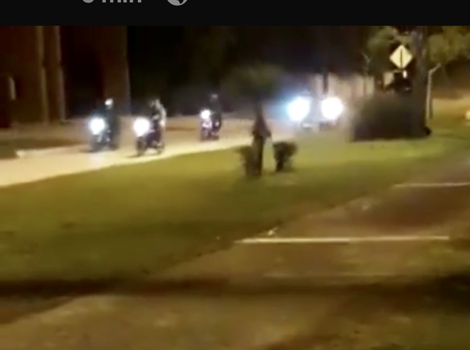 Policía ataca a piedrazo a «motoqueros» en la avenida Kirchner