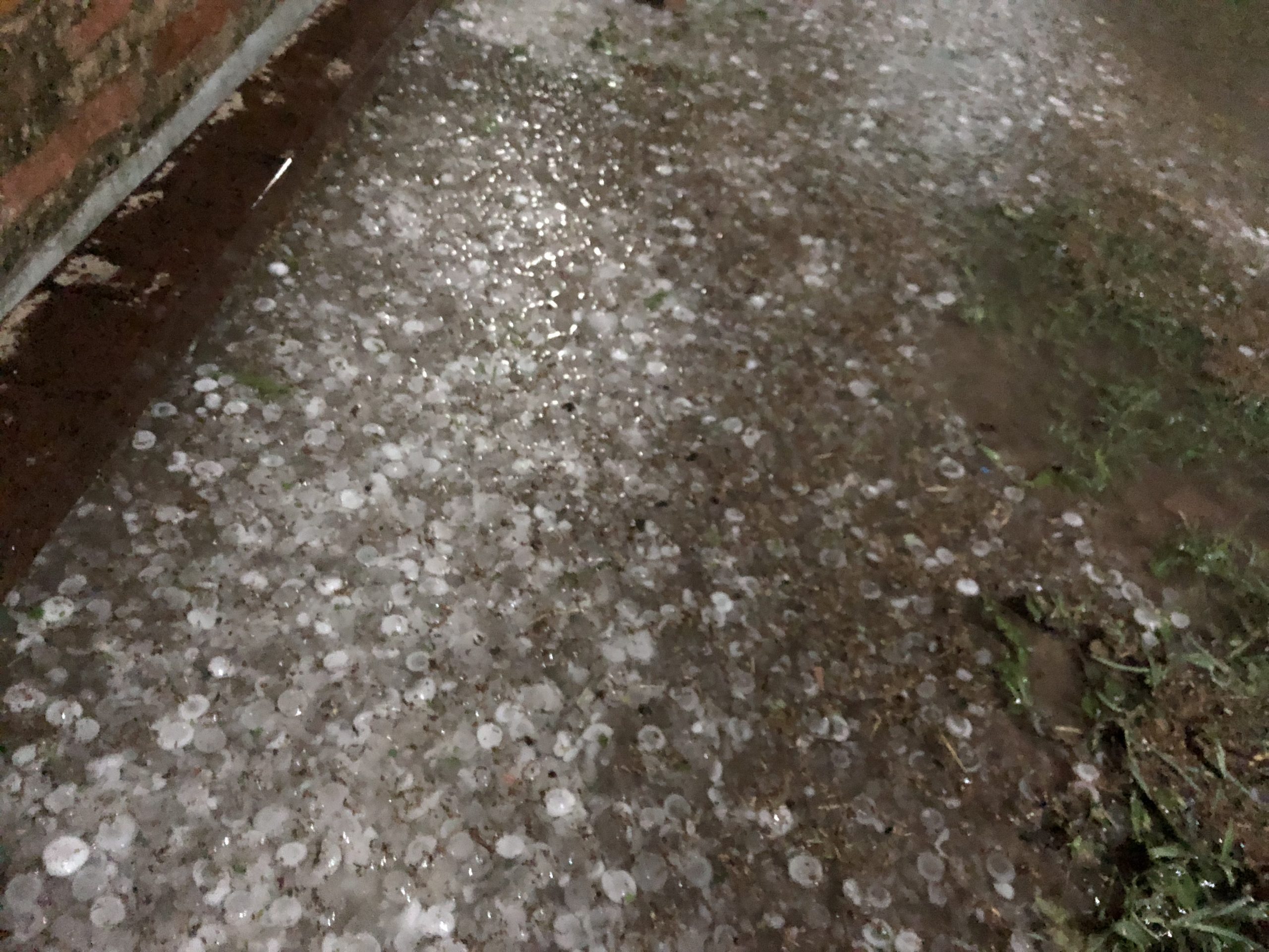 Temporal de granizo y lluvia en la madrugada