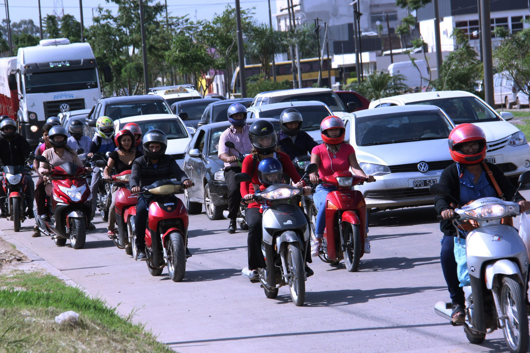Licencias de conducir de motos habilita para 100cc, pero la mayoría tienen 110 cc?