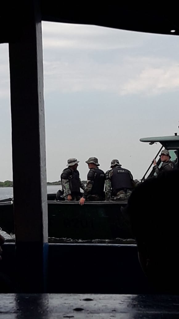 «Paseros» tiraron mercadería al río cuando llegó patrulla de Prefectura