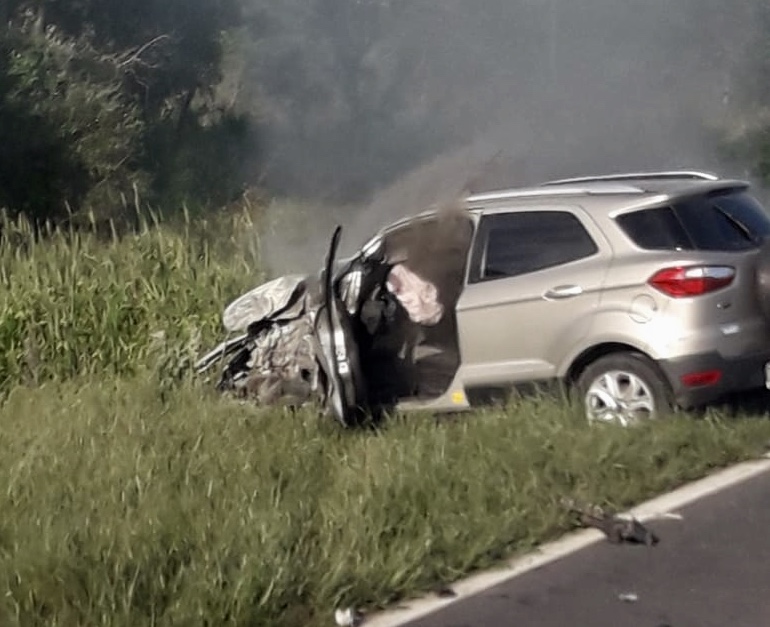 Violento choque e incendio de los vehículos en la Ruta 81