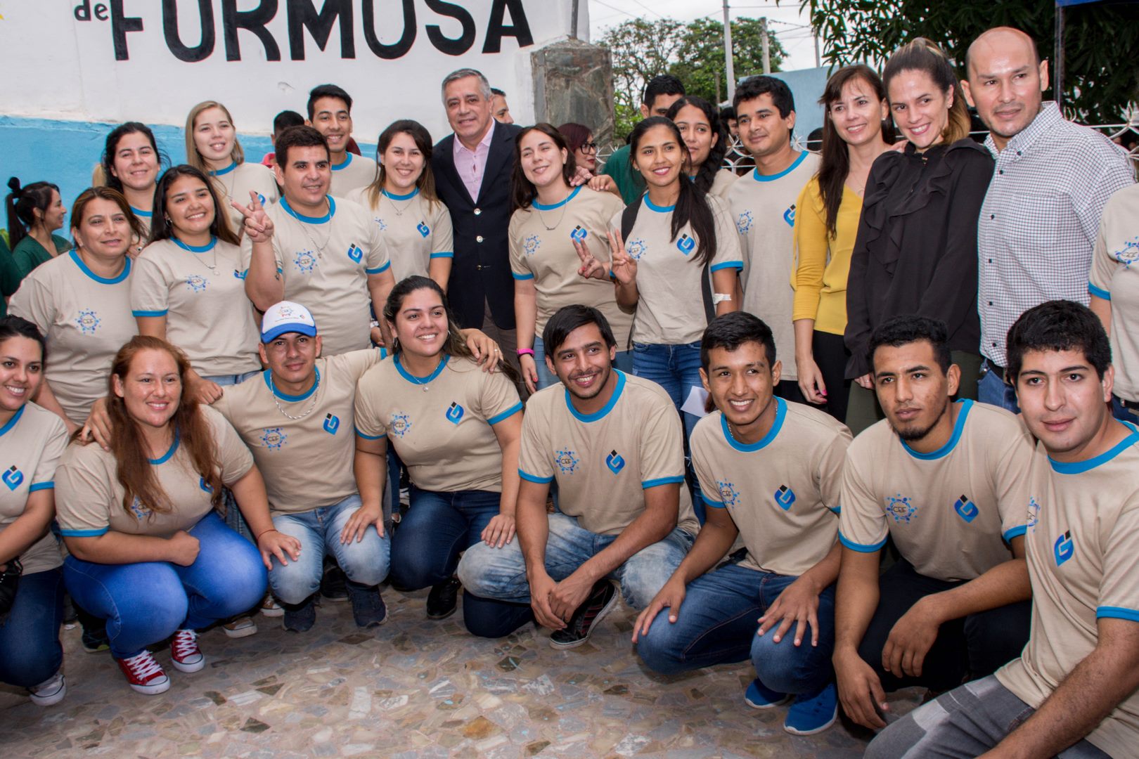 Décima se reunió con jóvenes universitarios y anticipó trabajo de la Unidad Móvil Sanitaria