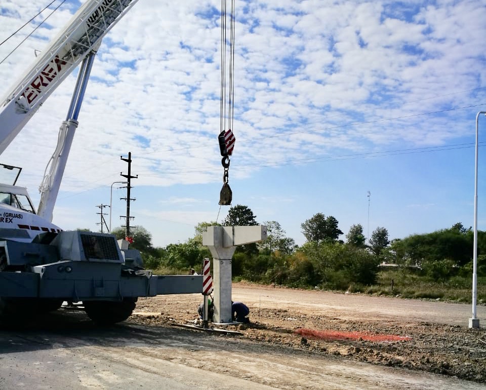 Comienzan a armar puente peatonal en la R11