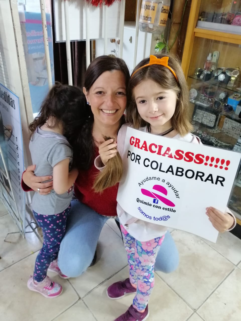 Distribuyen bolsas navideñas en los barrios