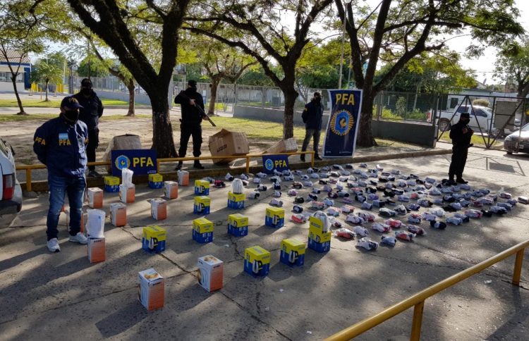 La Policía Federal decomisó mercaderías por un millón de pesos en dos procedimientos