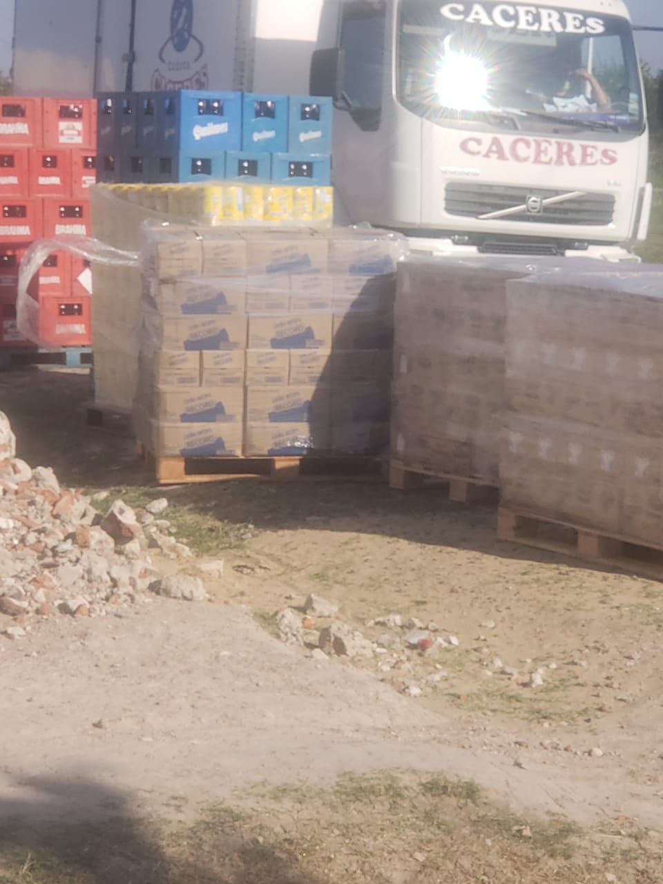 Abandonaron mercadería robada de un supermercado en una calle del barrio El Porvenir