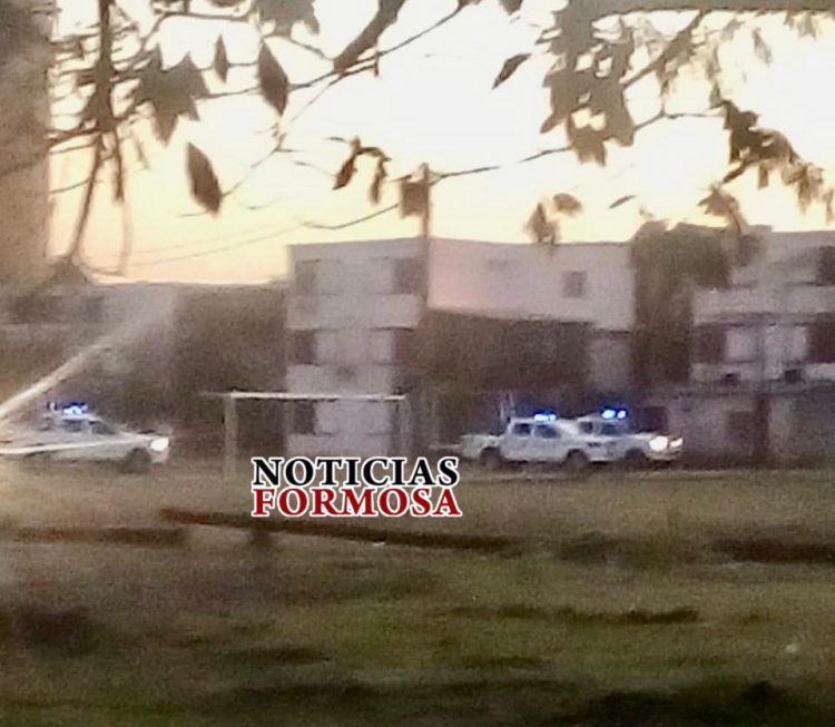 Guadalupe: la Policía se llevó los arcos de una cancha para evitar que se junten a jugar