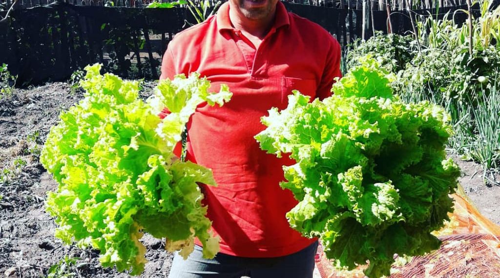 Exitosa iniciativa de huerta comunitaria en el barrio Sagrado Corazón de María