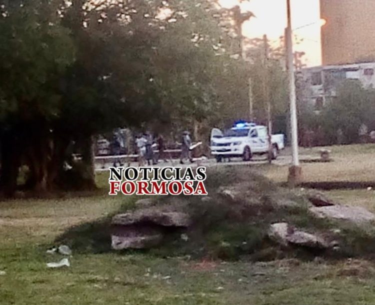 Guadalupe: la Policía se llevó los arcos de una cancha para evitar que se junten a jugar