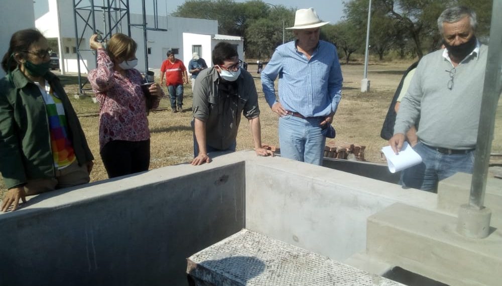 Brignole con funcionarios y colaboradores inspeccionaron y evaluaron la obra del matadero municipal