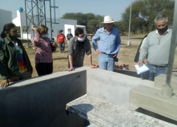 Brignole con funcionarios y colaboradores inspeccionaron y evaluaron la obra del matadero municipal