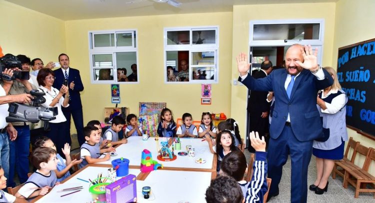 El ministro de Gobierno afirmó que será Insfrán quien decidirá en qué momento vuelven las clases