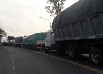 Camioneros se manifiestan en la ruta, piden no ser estigmatizados