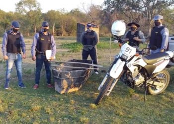 Vigilaban los límites fluviales y encontraron una embarcación en el límite con Chaco