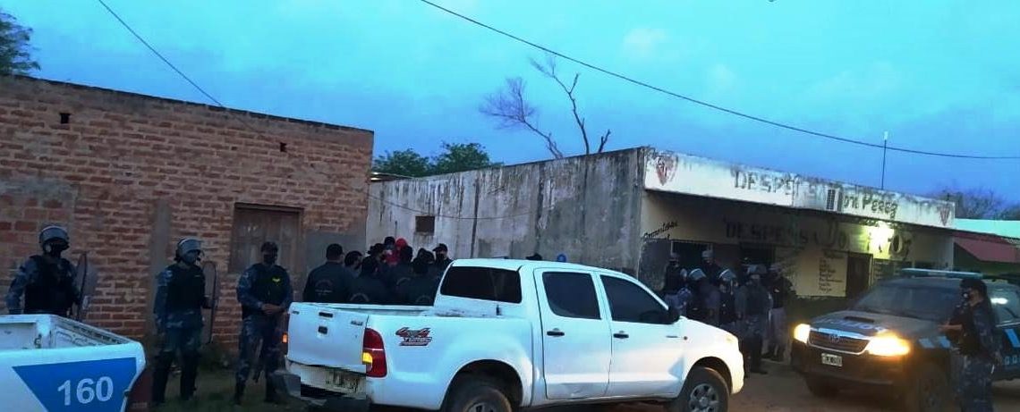 Importante despliegue policial en allanamiento a un centro de distribución de drogas en Juárez