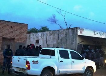 Importante despliegue policial en allanamiento a un centro de distribución de drogas en Juárez