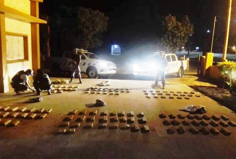 Hallan 101 kilos de marihuana abandonados a la vera de la ruta nacional 86 en Belgrano