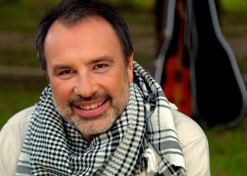 «Nos prohibieron los abrazos, nos prohibieron ver los hijos, nos dejaron sin afectos», la canción de la pandemia