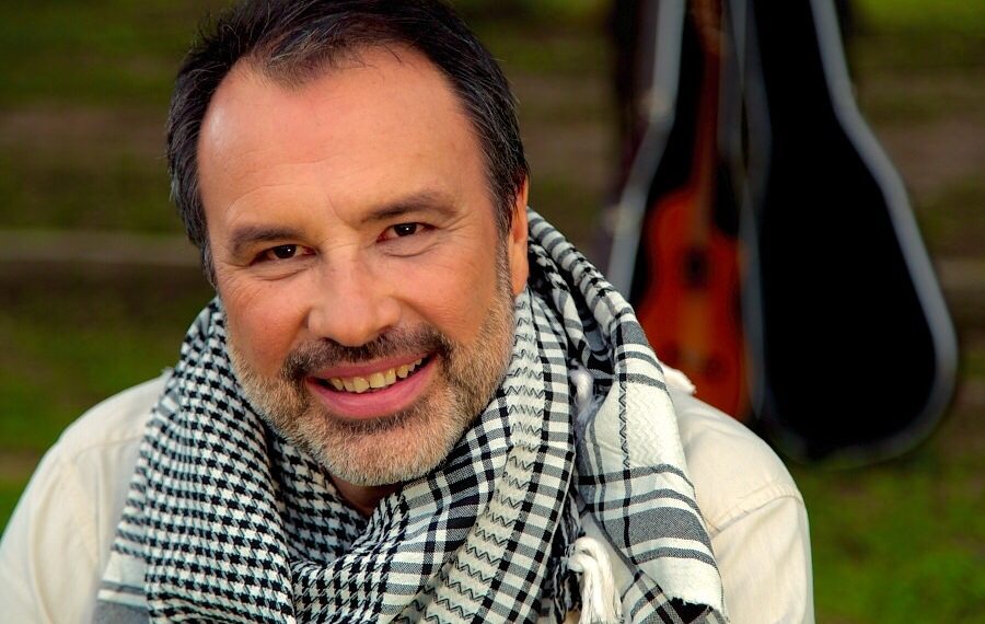 «Nos prohibieron los abrazos, nos prohibieron ver los hijos, nos dejaron sin afectos», la canción de la pandemia