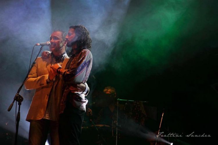 «Nos prohibieron los abrazos, nos prohibieron ver los hijos, nos dejaron sin afectos», la canción de la pandemia