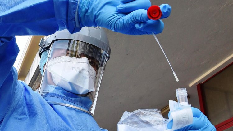 El Gobierno informó que no detectó contagios de covid relacionados al caso 89