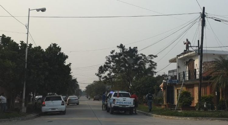 Un hombre amenazó con arrojarse de una terraza pero lo convencieron de que no lo haga y quedó internado