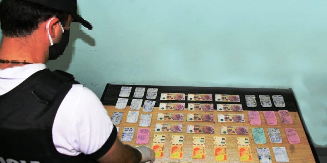 Un carpintero denunció el robo de dinero de su trabajo y resultó detenida su ex pareja