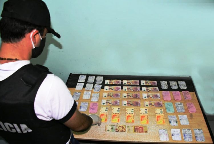 Un carpintero denunció el robo de dinero de su trabajo y resultó detenida su ex pareja