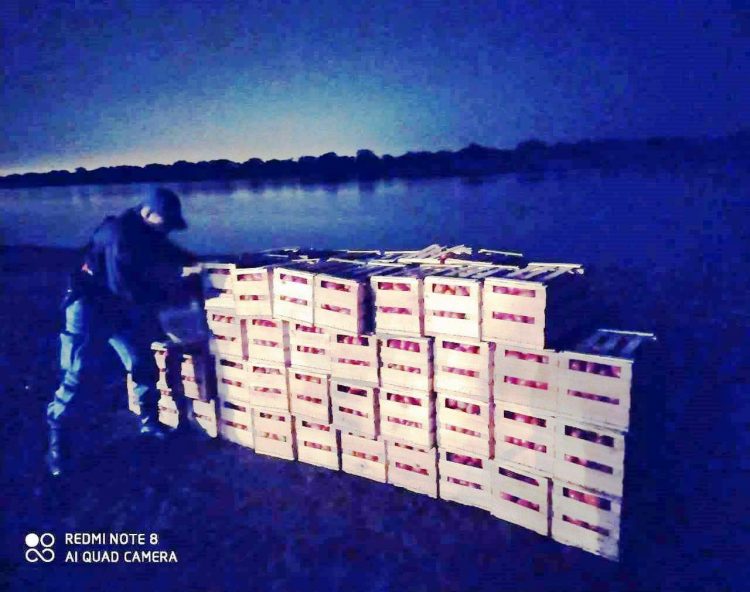 Traían cargamento de tomates por un paso clandestino y fueron detectados