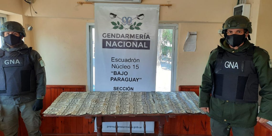 GN secuestró 32.000 dólares y teléfonos de alta gama ocultos en un transporte de encomiendas