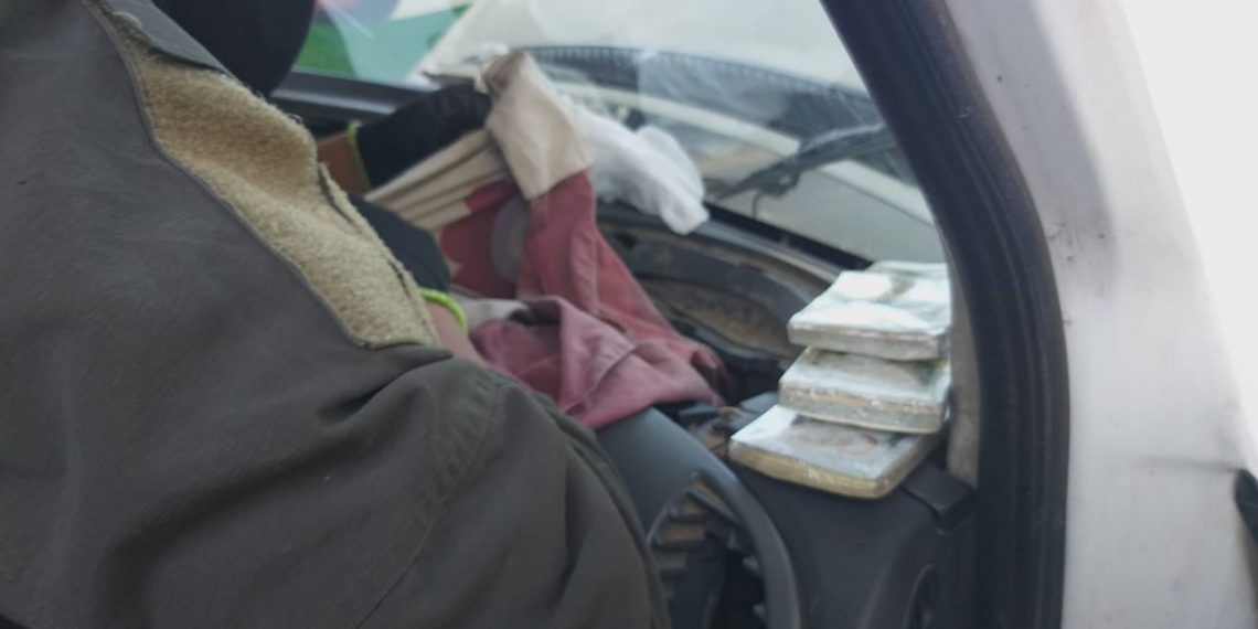 GN secuestró 32.000 dólares y teléfonos de alta gama ocultos en un transporte de encomiendas