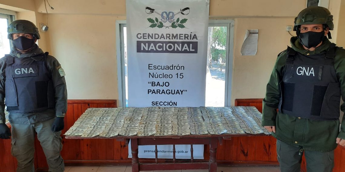 GN secuestró 32.000 dólares y teléfonos de alta gama ocultos en un transporte de encomiendas