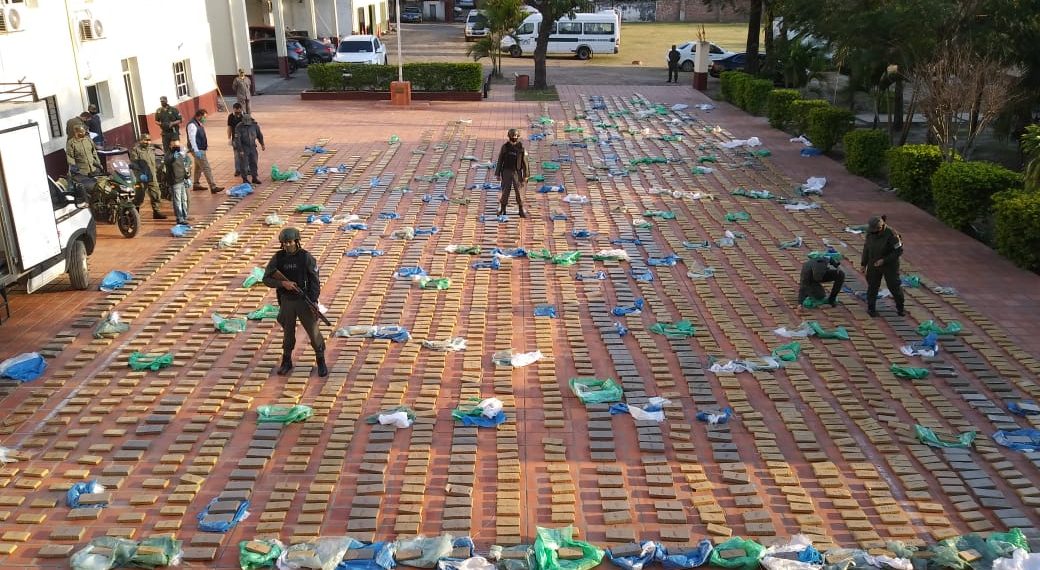 Golpe a cártel narco: GN secuestró más de 3.455 kilos de marihuana y detuvo a dos personas