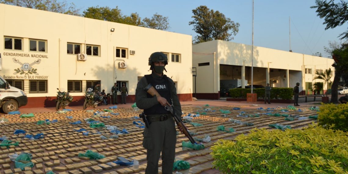 Golpe a cártel narco: GN secuestró más de 3.455 kilos de marihuana y detuvo a dos personas