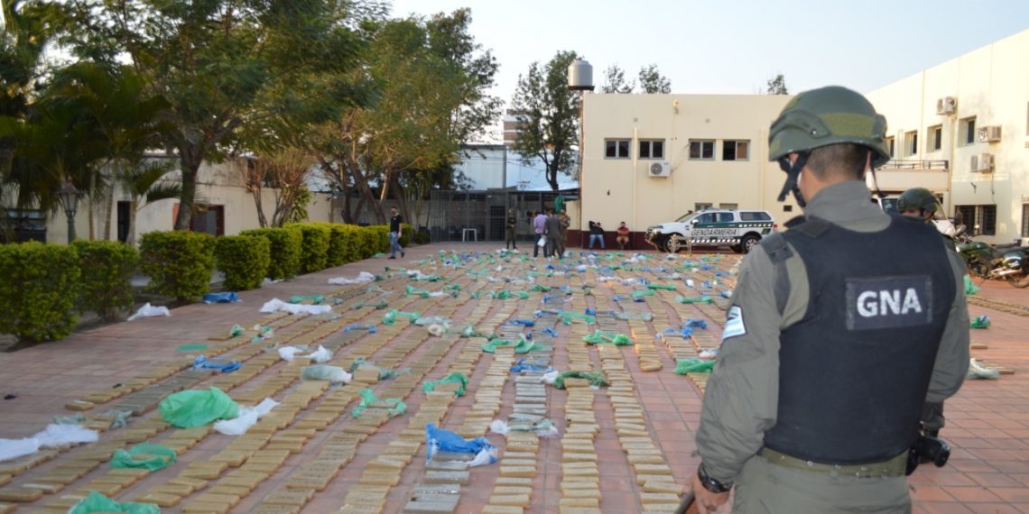 Golpe a cártel narco: GN secuestró más de 3.455 kilos de marihuana y detuvo a dos personas