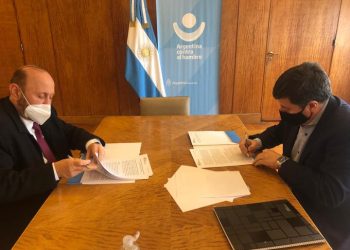 Insfrán firmó con Arroyo un convenio para fomentar el trabajo en la provincia