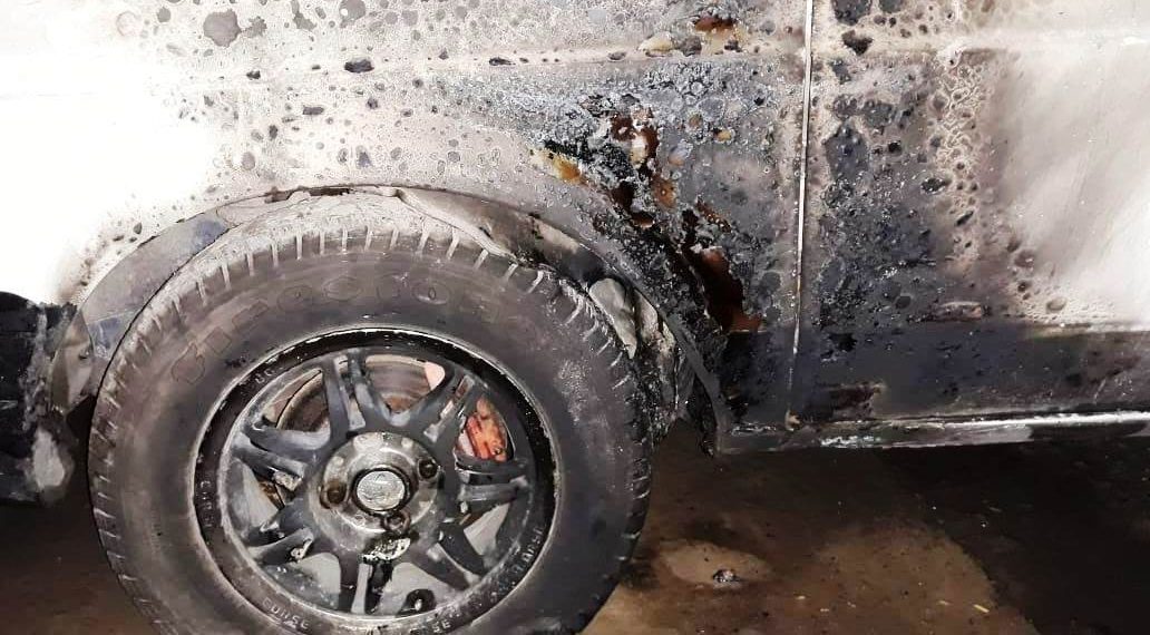 Investigadores le siguen la pista a dos «quemacoches» que atacaron bienes en el barrio Santa Rosa