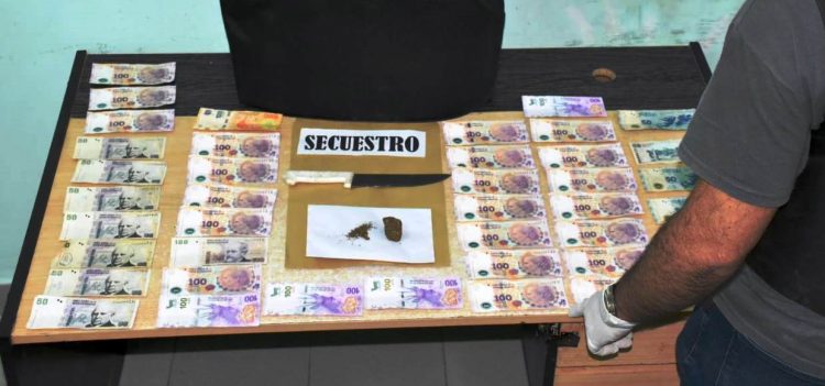 Detuvieron a dos hombres acusados de robar una suma importante de dinero