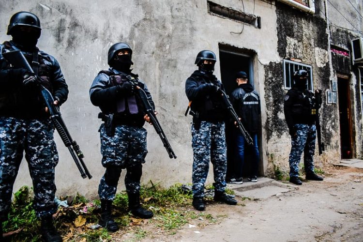 Detienen a 2 dealers del barrio Don Bosco que vendían marihuana, cocaína y LSD