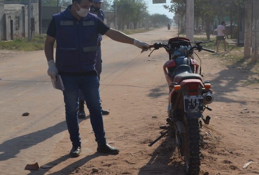 Ingeniero Juárez: un hombre embistió un poste de alumbrado público y falleció