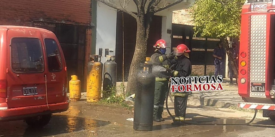Explosión y fuego en una panadería sacudieron la siesta formoseña