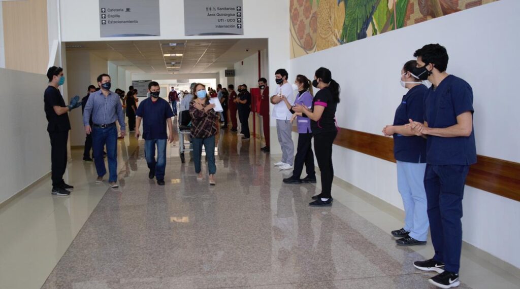 La última paciente dada de alta agradeció la atención profesional que recibió durante su recuperación